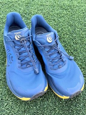Men’s Topo Mtn Racer 4 Blue Running Shoes with Yellow Accents & Speed Laces